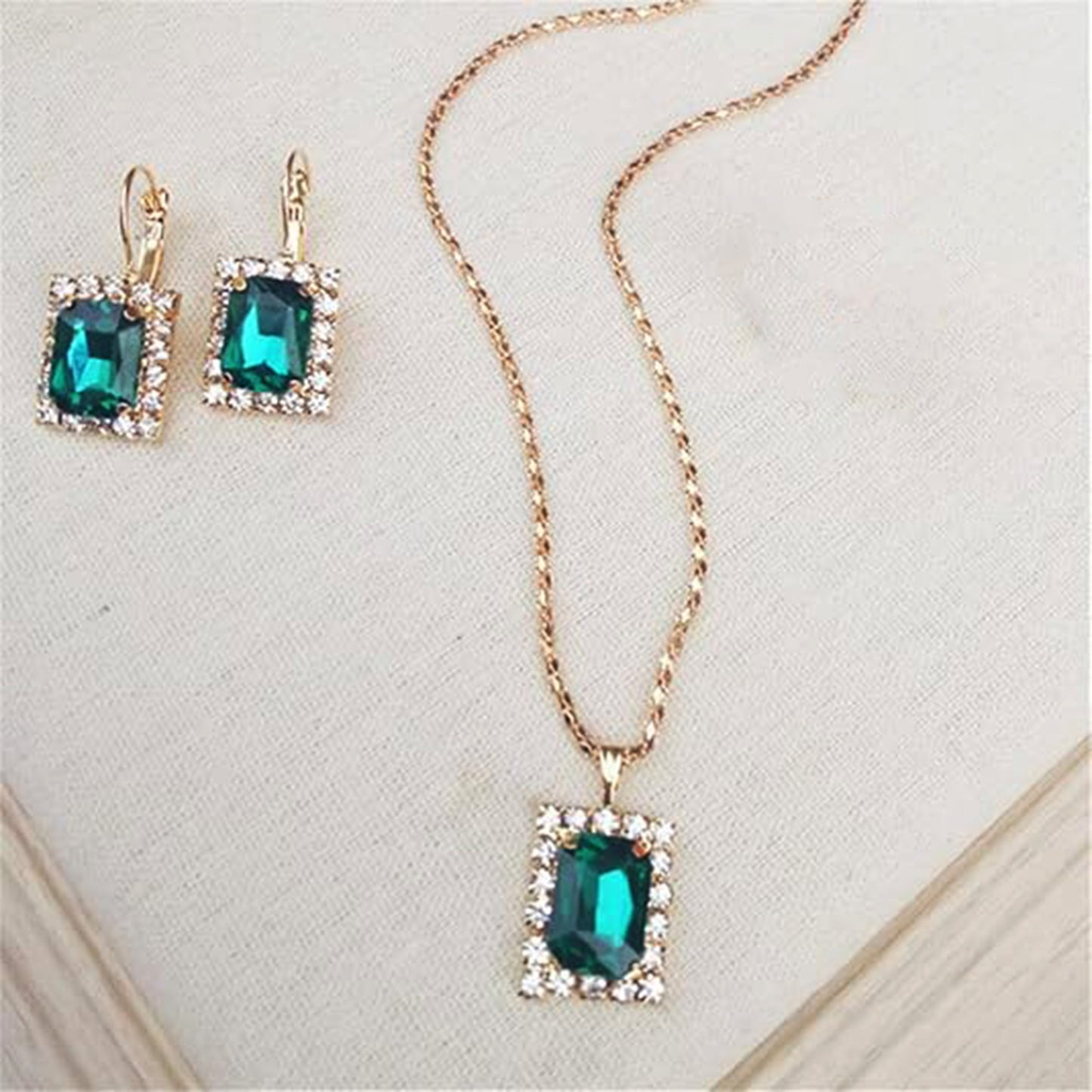 Stone Pendant Necklace Chain Set With Earrings (1 Set Mix Color Design)